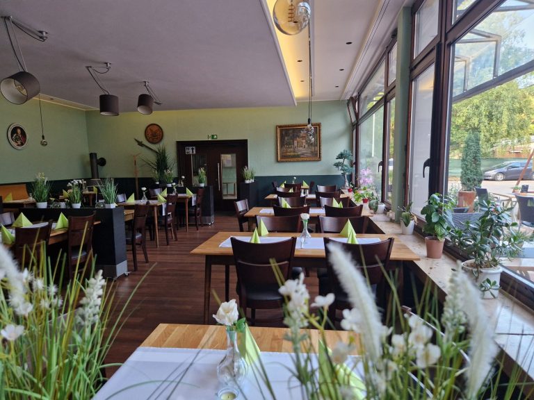 Aussenansicht am Abend Restaurant Treffpunkt 1721 Aussenansicht am Abend Restaurant Treffpunkt 1721